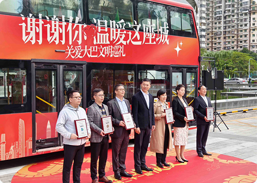 008PG国际基金参加丽江关爱基金”爱心除夕饭“公益活动